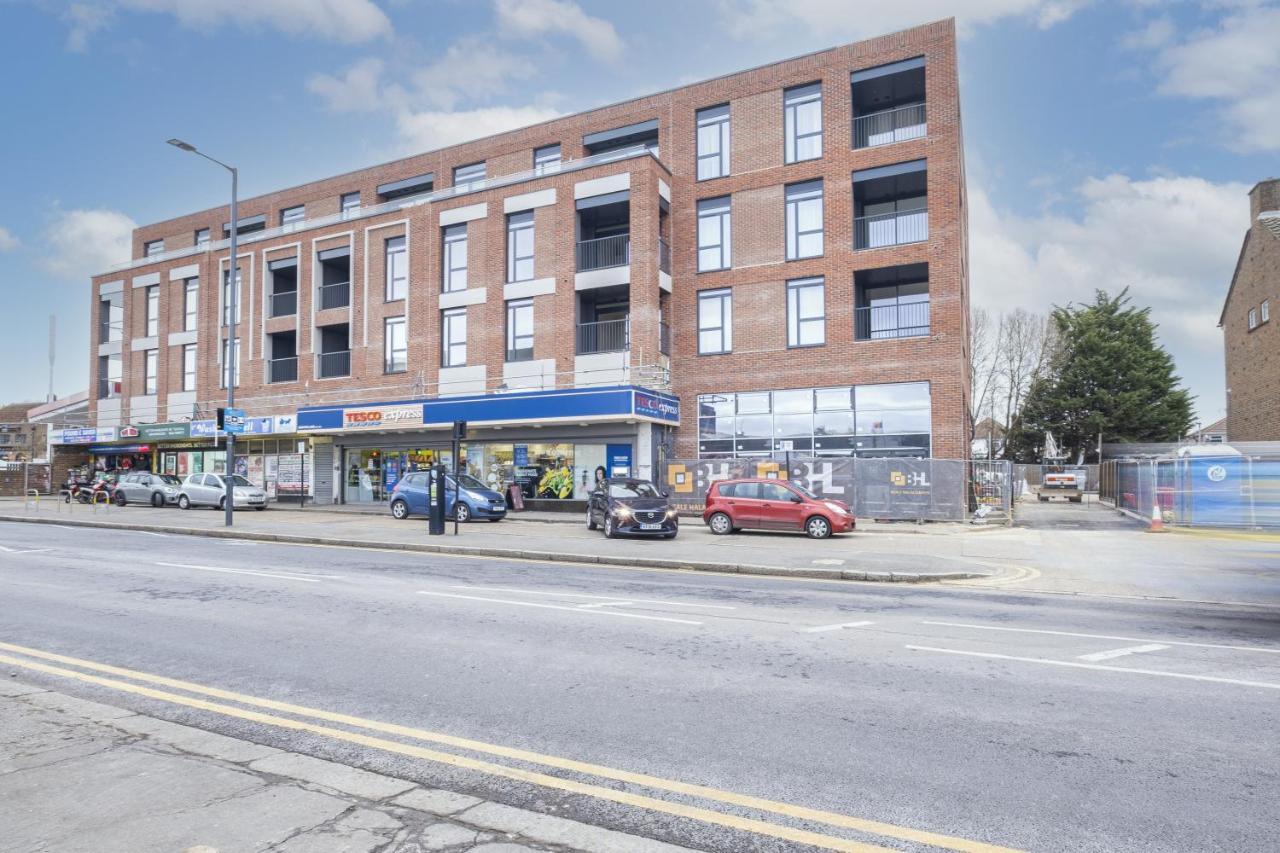 2 Bedroom Luxury Apartments With Parking In Stanmore, North West By 360 Stays London Stanmore  Exterior photo