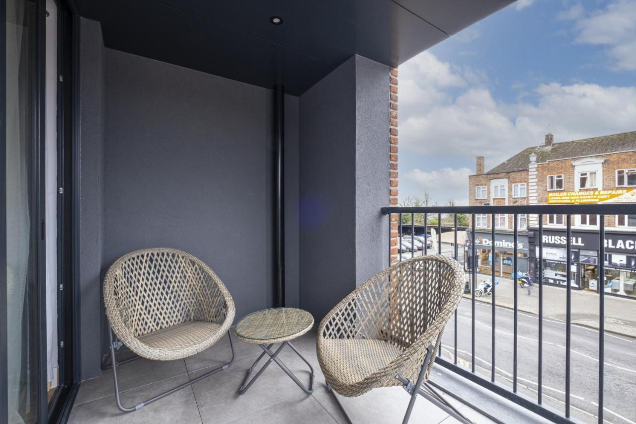 2 Bedroom Luxury Apartments With Parking In Stanmore, North West By 360 Stays London Stanmore  Exterior photo