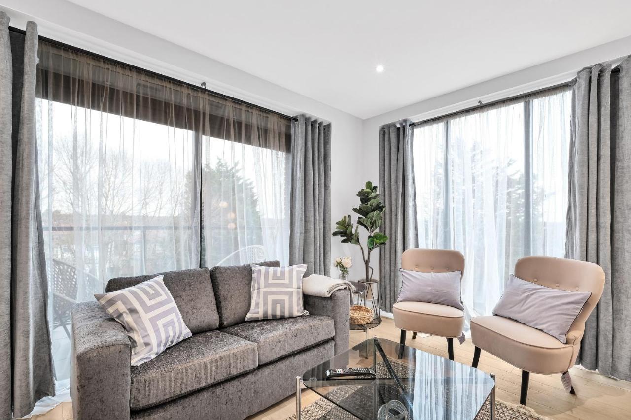 2 Bedroom Luxury Apartments With Parking In Stanmore, North West By 360 Stays London Stanmore  Exterior photo