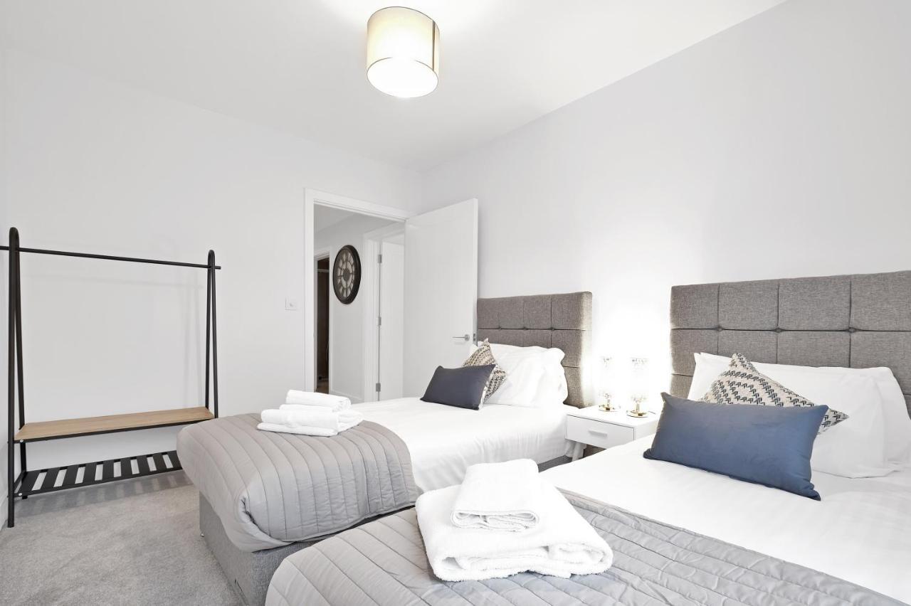 2 Bedroom Luxury Apartments With Parking In Stanmore, North West By 360 Stays London Stanmore  Exterior photo