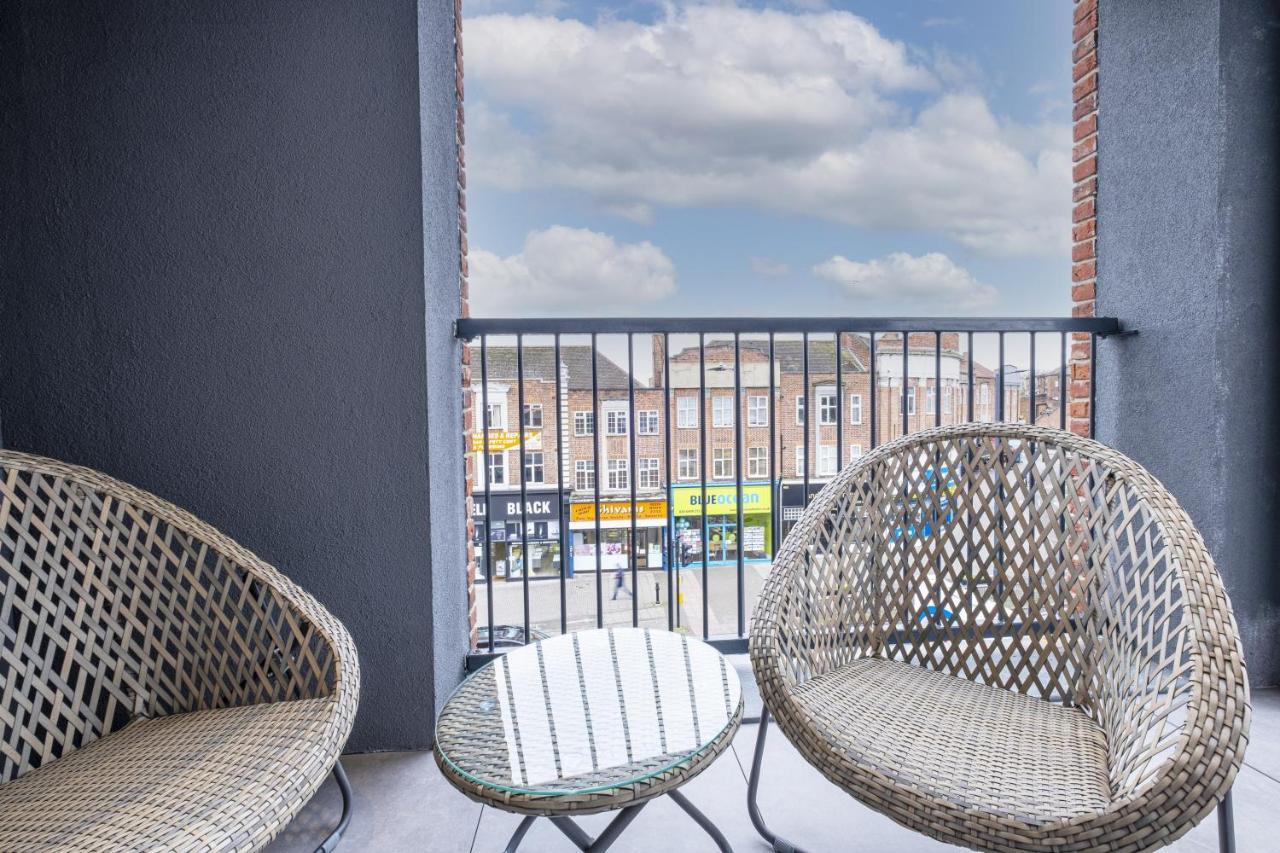 2 Bedroom Luxury Apartments With Parking In Stanmore, North West By 360 Stays London Stanmore  Exterior photo
