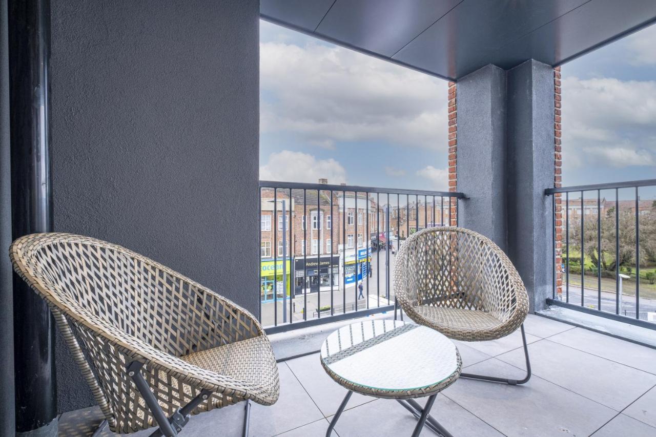 2 Bedroom Luxury Apartments With Parking In Stanmore, North West By 360 Stays London Stanmore  Exterior photo