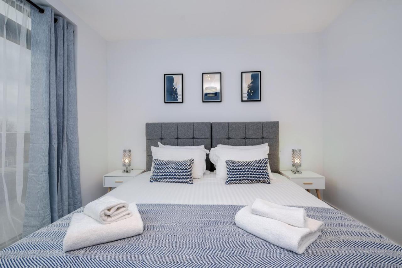 2 Bedroom Luxury Apartments With Parking In Stanmore, North West By 360 Stays London Stanmore  Exterior photo