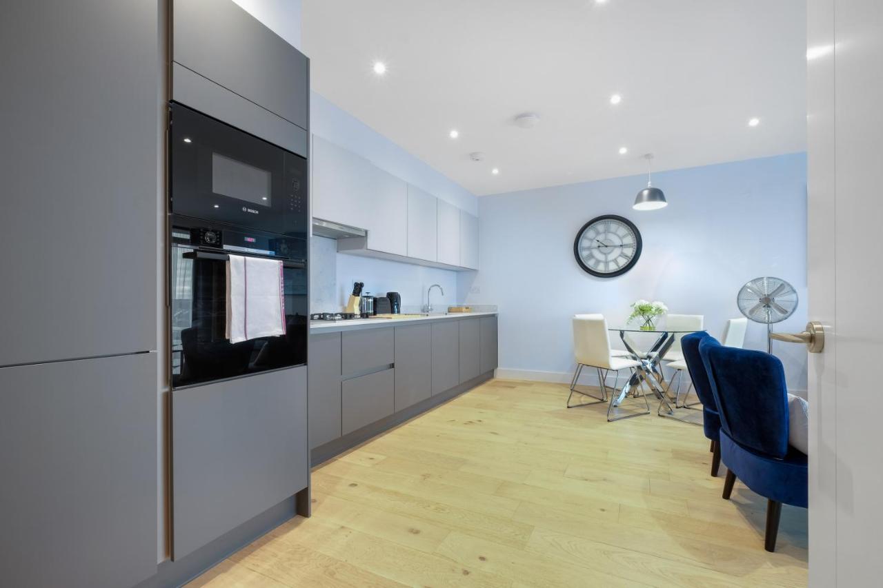 2 Bedroom Luxury Apartments With Parking In Stanmore, North West By 360 Stays London Stanmore  Exterior photo