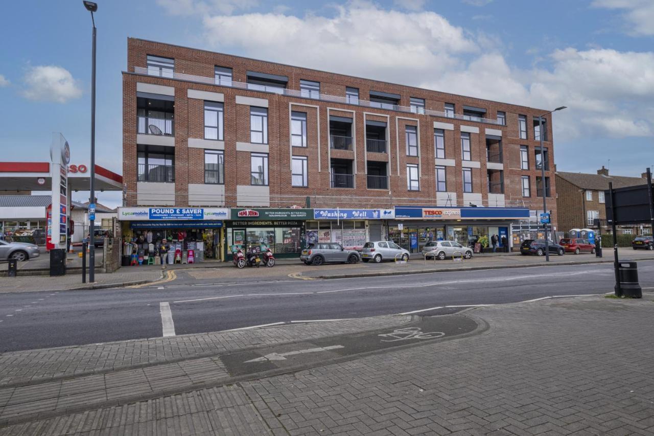 2 Bedroom Luxury Apartments With Parking In Stanmore, North West By 360 Stays London Stanmore  Exterior photo