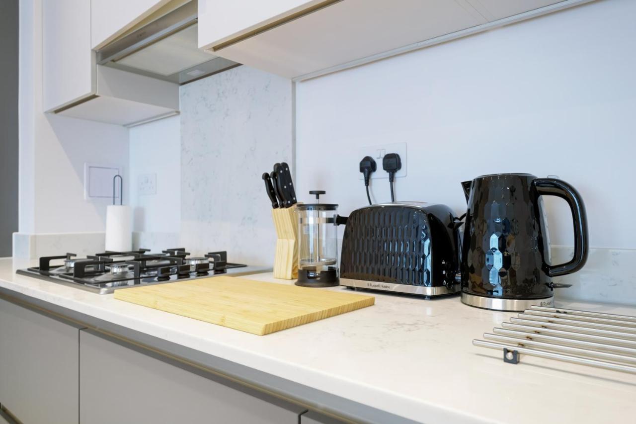 2 Bedroom Luxury Apartments With Parking In Stanmore, North West By 360 Stays London Stanmore  Exterior photo